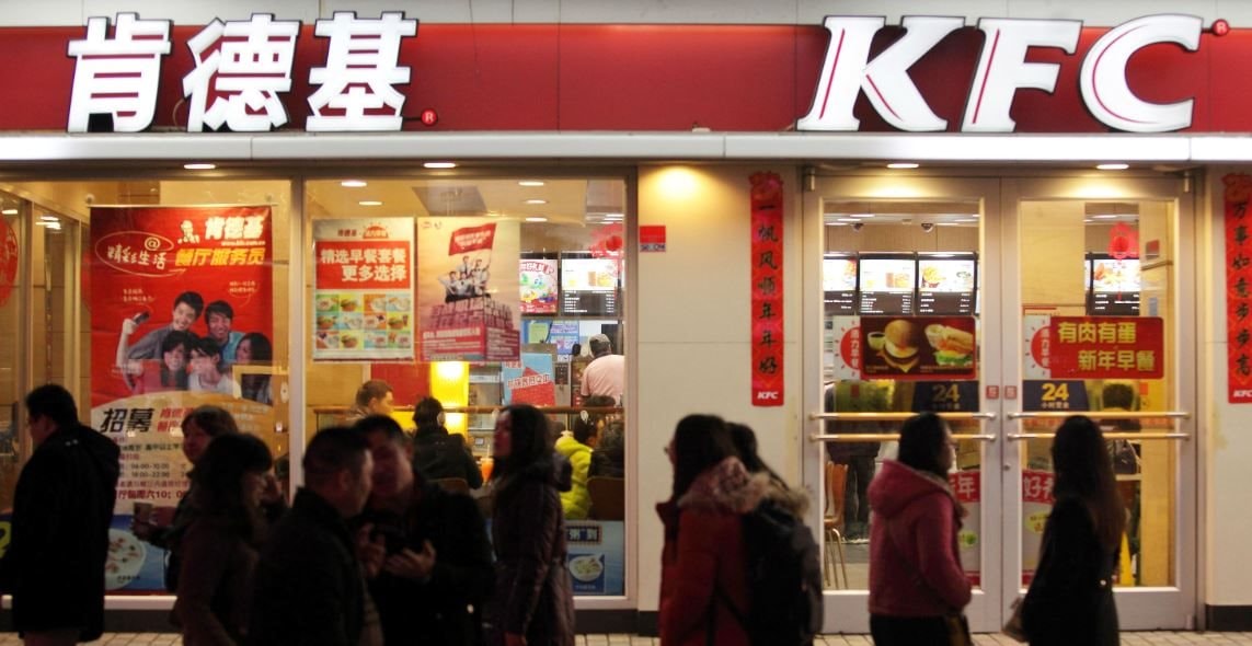 'Vua gà' KFC: Mở 10.000 cửa hàng tại thị trường tỷ dân, CEO dành hàng giờ quan sát cách khách ăn uống- Ảnh 3. 'Vua gà' KFC: Mở 10.000 cửa hàng tại thị trường tỷ dân, CEO dành hàng giờ quan sát cách khách ăn uống- Ảnh 3.