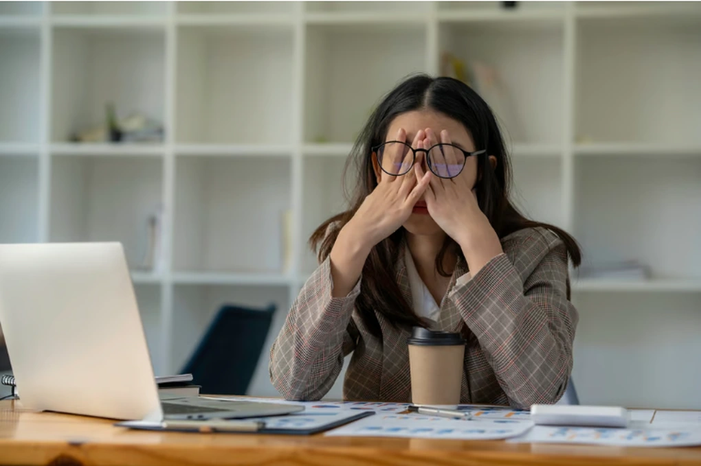Bị sếp phê bình, người thường chỉ xin lỗi hay đáp “em hiểu rồi”, người EQ cao khéo léo lấy lại thiện cảm từ lãnh đạo bằng 8 câu này- Ảnh 1. Bị sếp phê bình, người thường chỉ xin lỗi hay đáp “em hiểu rồi”, người EQ cao khéo léo lấy lại thiện cảm từ lãnh đạo bằng 8 câu này- Ảnh 1.