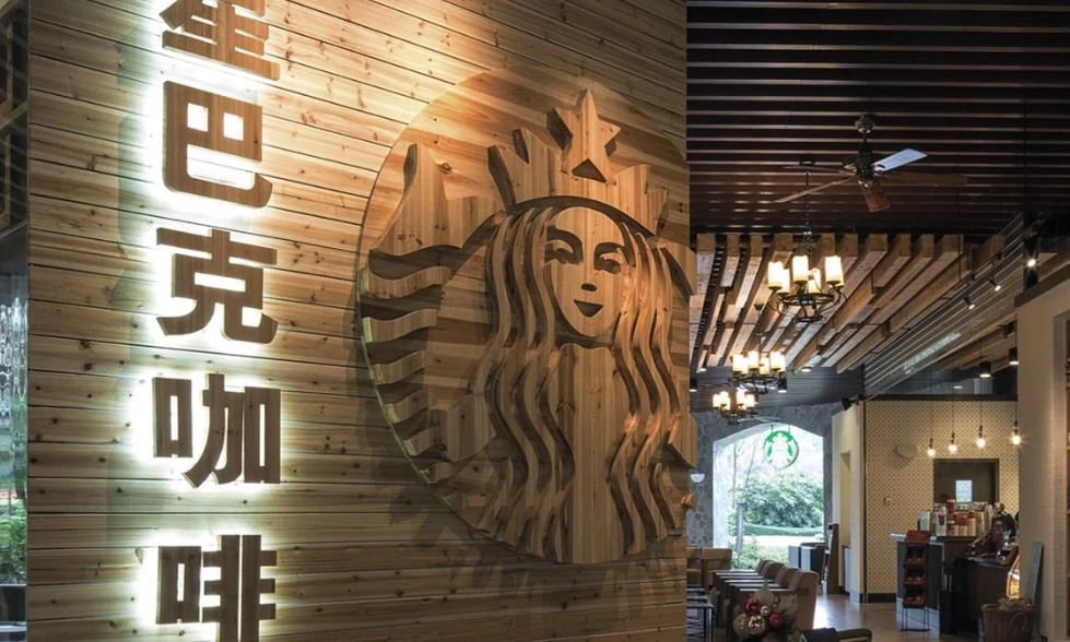 Nóng: Starbucks tung chiêu mới, mời khách đến ngồi miễn phí, không cần mua đồ, tặng kèm nước- Ảnh 2.