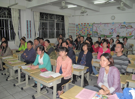 Giáo viên 25 năm phán: Không tâm linh nhưng nhìn bóng lưng cha mẹ có thể thấu tương lai của con- Ảnh 2. Giáo viên 25 năm phán: Không tâm linh nhưng nhìn bóng lưng cha mẹ có thể thấu tương lai của con- Ảnh 2.