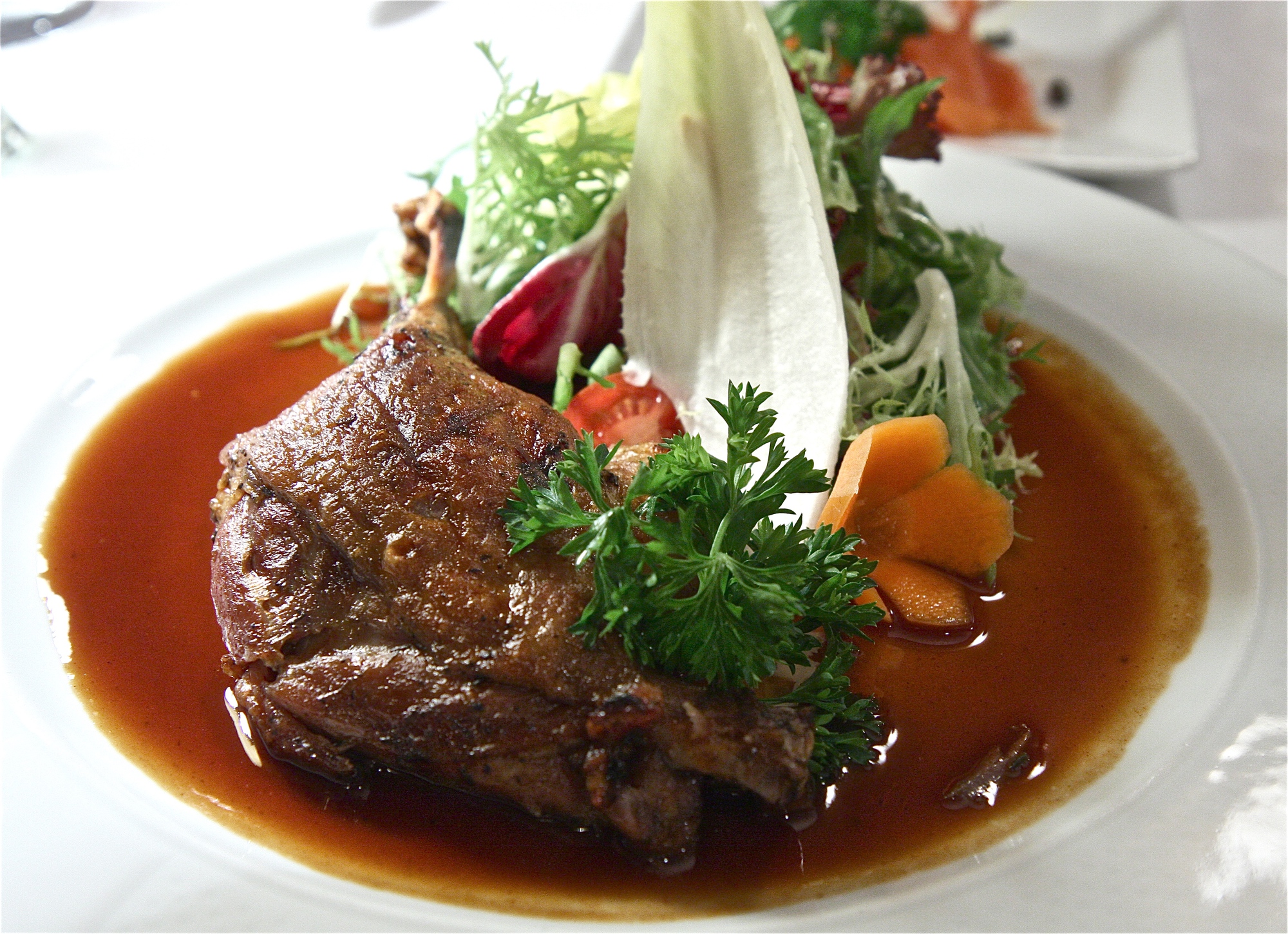 KHÔNG PHẢI gà cũng không phải bò! Đây mới là loại thịt nên ăn nhiều hơn trong mùa hè vì vừa “mát” vừa bổ- Ảnh 2.