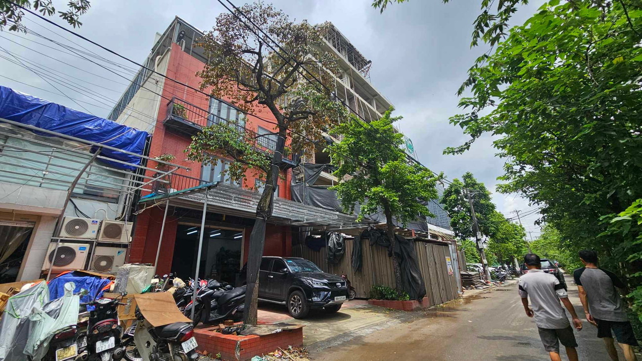 Loạt biệt thự, nhà tầng xây trái phép tại Hà Nội- Ảnh 8. Loạt biệt thự, nhà tầng xây trái phép tại Hà Nội- Ảnh 8.