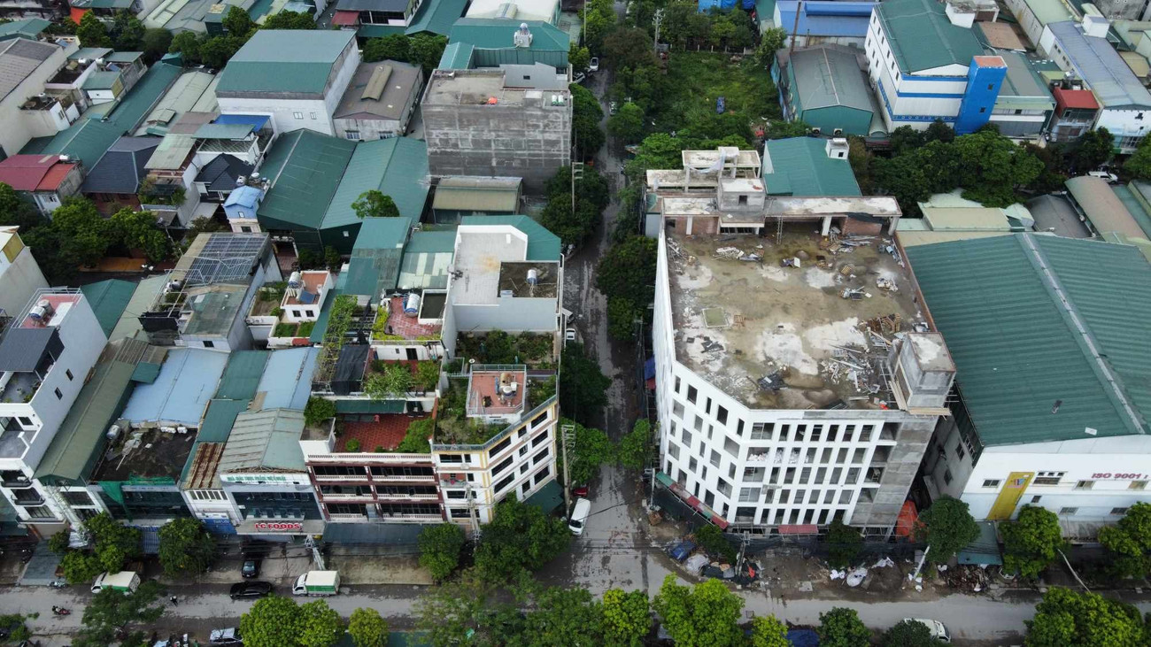 Loạt biệt thự, nhà tầng xây trái phép tại Hà Nội- Ảnh 4. Loạt biệt thự, nhà tầng xây trái phép tại Hà Nội- Ảnh 4.