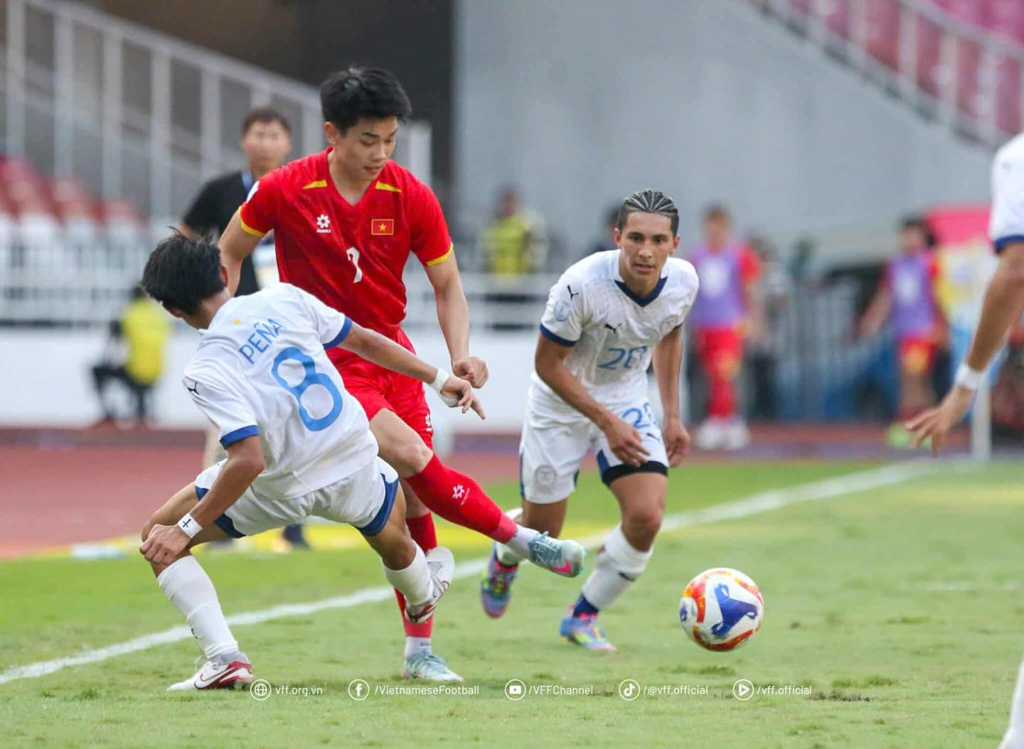 Xuân Bắc, Đình Bắc toả sáng, U23 Việt Nam xuất sắc đánh bại U23 Philippines giành vé vào chung kết U23 Đông Nam Á 2025- Ảnh 3. Xuân Bắc, Đình Bắc toả sáng, U23 Việt Nam xuất sắc đánh bại U23 Philippines giành vé vào chung kết U23 Đông Nam Á 2025- Ảnh 3.
