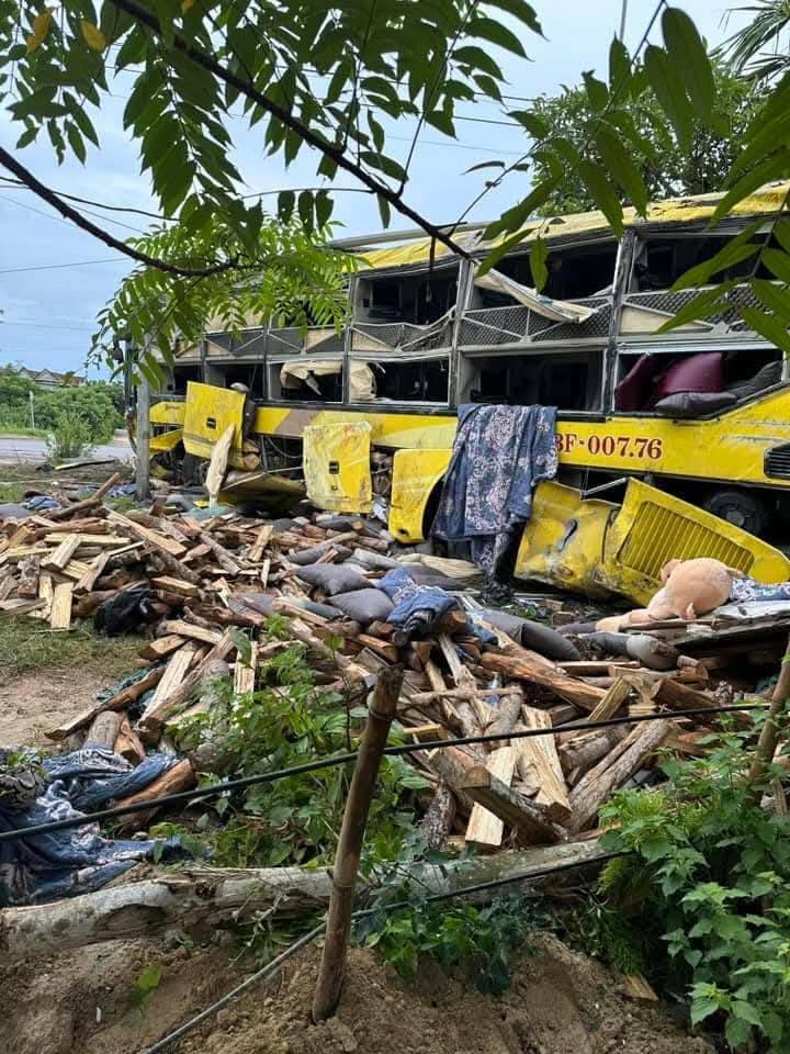 Vụ lật xe khách 9 người chết: Một nạn nhân chỉ mới 4 tuổi, tài xế âm tính với ma tuý- Ảnh 1.