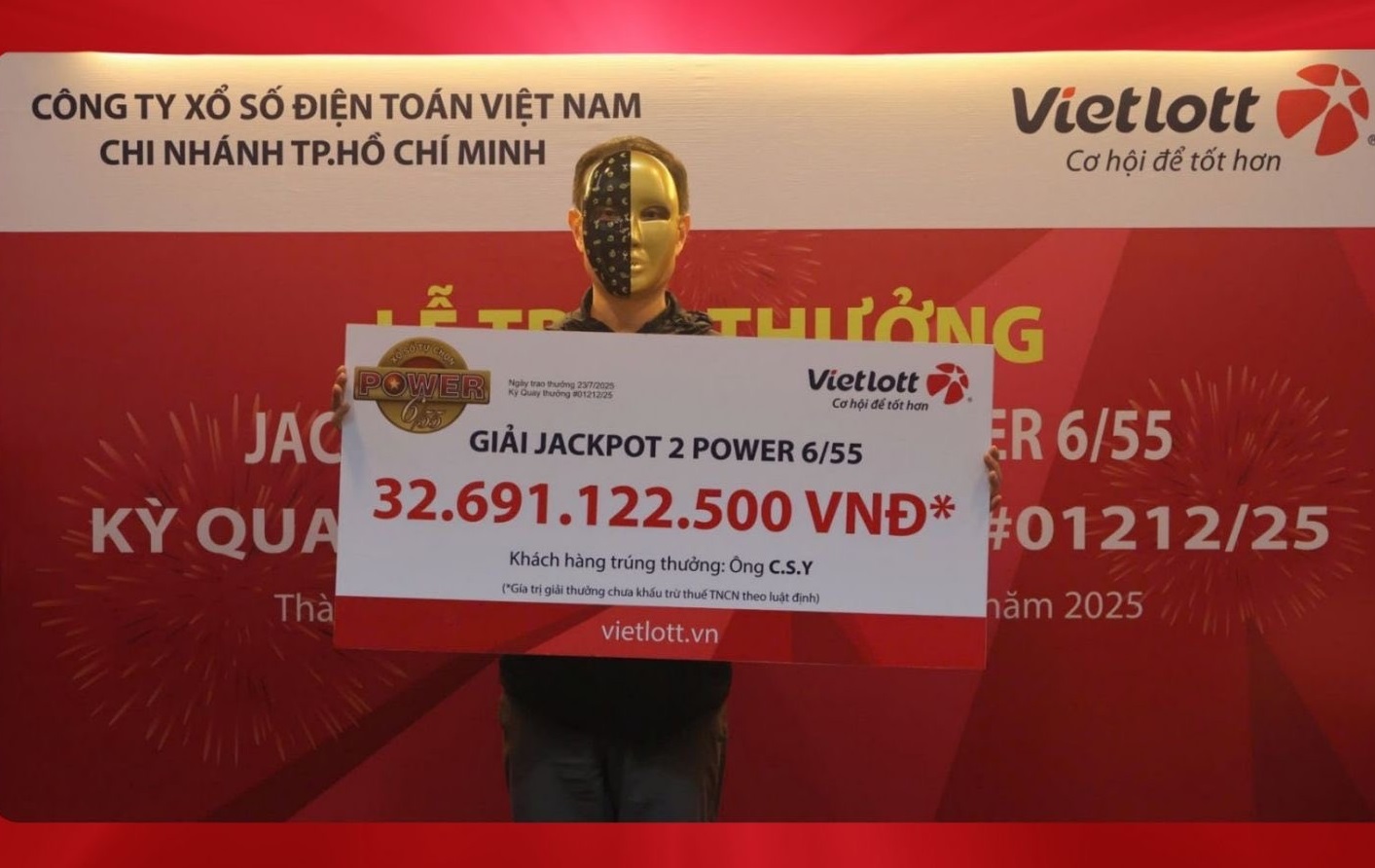 Khách Tây trúng Jackpot 2 Power 6/55 Vietlott hơn 32 tỷ, tiết lộ thói quen suốt 3 năm ở Việt Nam- Ảnh 1. Khách Tây trúng Jackpot 2 Power 6/55 Vietlott hơn 32 tỷ, tiết lộ thói quen suốt 3 năm ở Việt Nam- Ảnh 1.