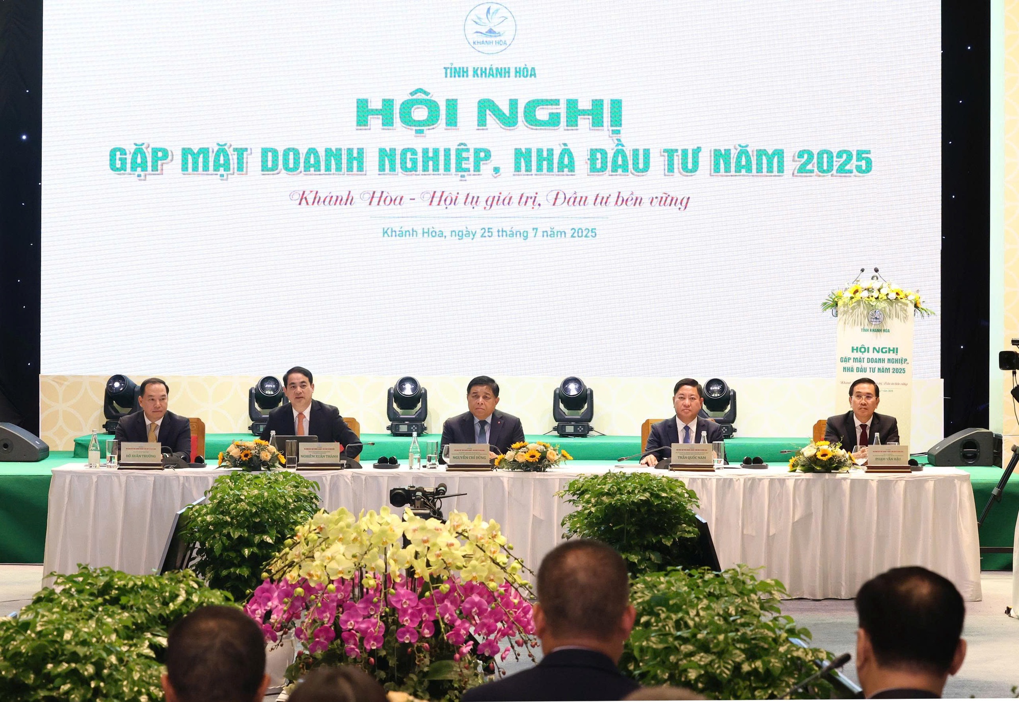 Khánh Hoà thiết kế loạt mô hình ưu đãi, sẵn sàng mở “cánh cửa vàng” hút nhà đầu tư- Ảnh 1. Khánh Hoà thiết kế loạt mô hình ưu đãi, sẵn sàng mở “cánh cửa vàng” hút nhà đầu tư- Ảnh 1.