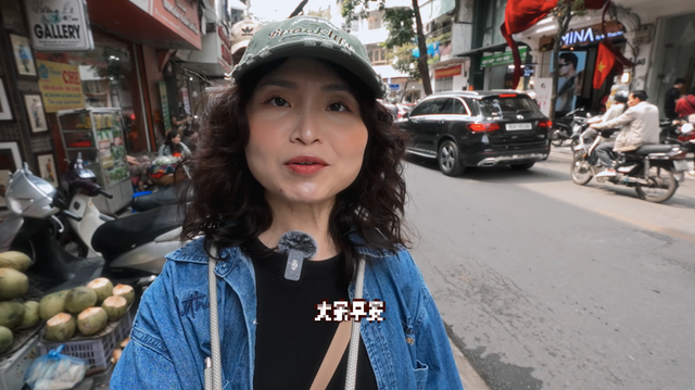 Khách Trung Quốc mê mẩn 1 món bún trong ngõ ở Hà Nội, ăn xong phải “giơ ngón cái” vì vị ngon tuyệt hảo- Ảnh 1.