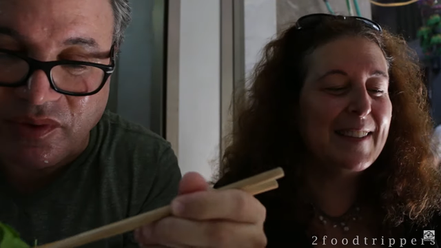 Khách Tây nhận xét: Chúng tôi đã ăn bún chả ở nhiều nơi rồi nhưng đây là quán ngon nhất Hà Nội- Ảnh 4.