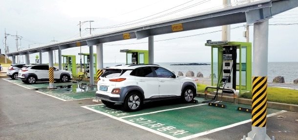 Xe điện được lòng người dân tại nền kinh tế lớn thứ 4 châu Á nhờ hạ tầng trạm sạc siêu đỉnh: 90% người sở hữu tuyên bố sẽ mua thêm chiếc nữa- Ảnh 1. Xe điện được lòng người dân tại nền kinh tế lớn thứ 4 châu Á nhờ hạ tầng trạm sạc siêu đỉnh: 90% người sở hữu tuyên bố sẽ mua thêm chiếc nữa- Ảnh 1.