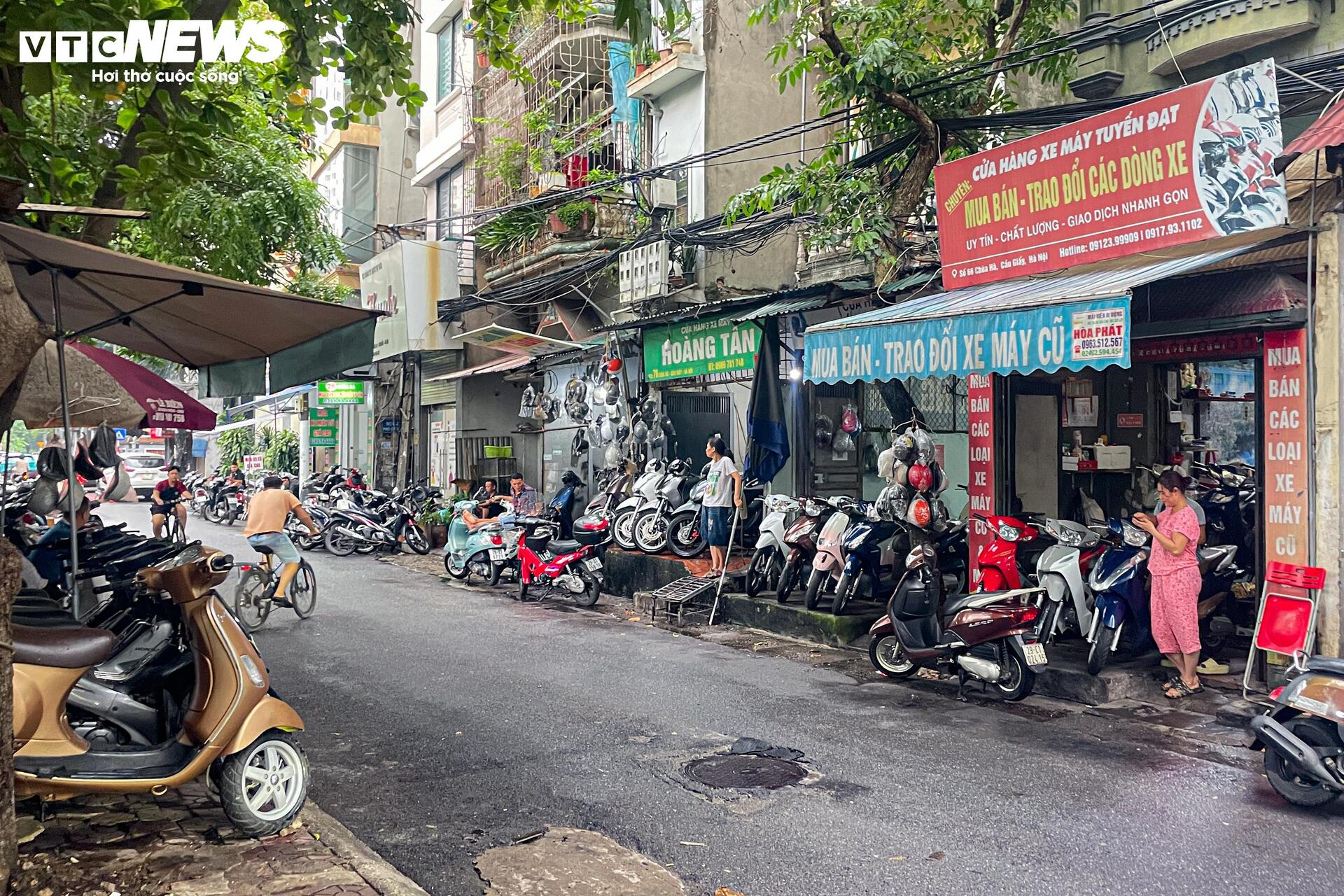 'Thủ phủ' xe máy cũ ở Hà Nội ế ẩm trước thông tin xe xăng sắp bị thay thế- Ảnh 11. 'Thủ phủ' xe máy cũ ở Hà Nội ế ẩm trước thông tin xe xăng sắp bị thay thế- Ảnh 11.
