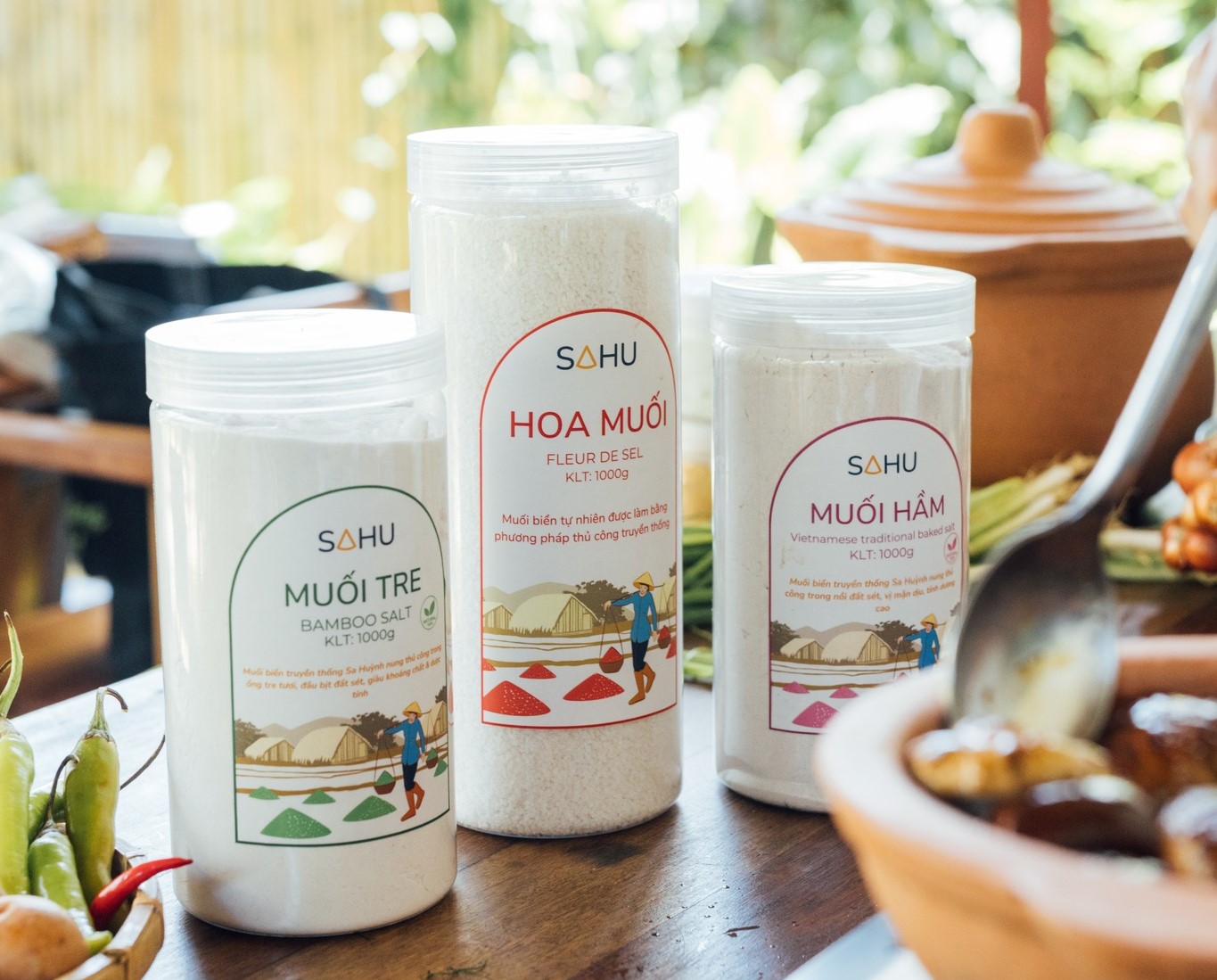 Nữ CEO 9X 'buôn muối' gây sốt sau Chương trình Gia đình Haha: Bán muối Sa Huỳnh đắt gấp 50 lần, từng nhiều đêm mất ngủ vì khách phàn nàn 'sao muối có cặn'- Ảnh 3. Nữ CEO 9X 'buôn muối' gây sốt sau Chương trình Gia đình Haha: Bán muối Sa Huỳnh đắt gấp 50 lần, từng nhiều đêm mất ngủ vì khách phàn nàn 'sao muối có cặn'- Ảnh 3.