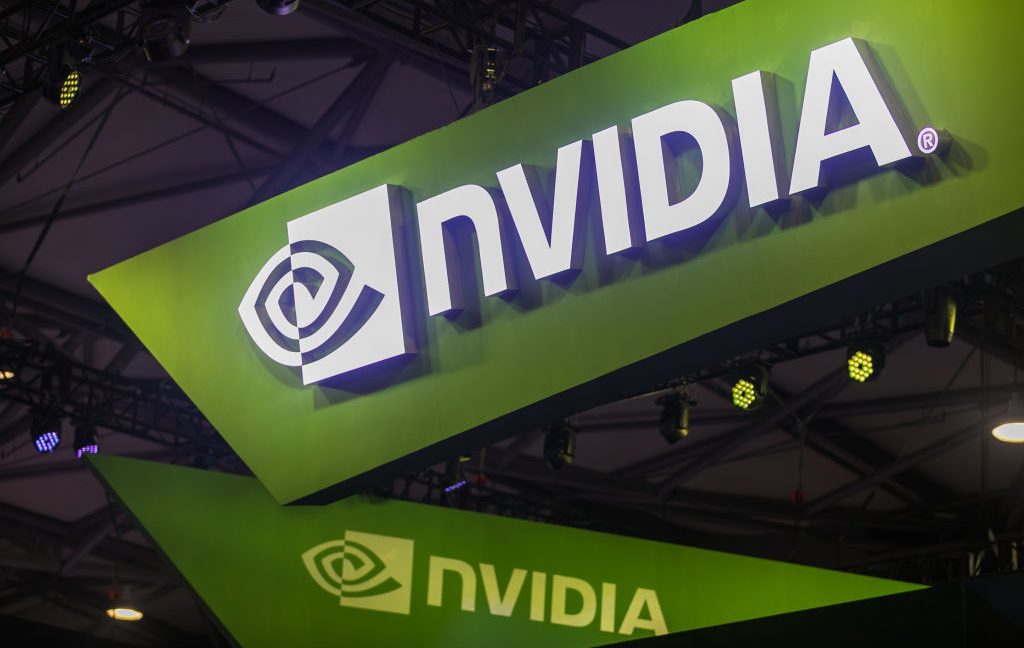 Hơn 1 tỷ USD chip AI của Nvidia bị tuồn lậu vào Trung Quốc: Mỹ siết, chợ đen vẫn “nóng rực”- Ảnh 2.