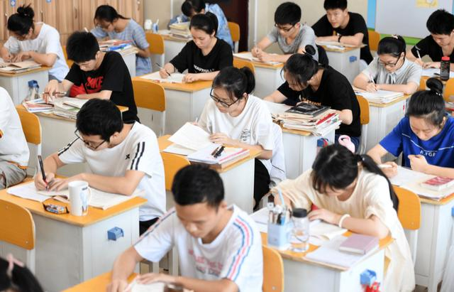 Nam sinh giỏi nhất tỉnh, 3 năm liền đỗ trường Đại học top đầu nhưng đều từ chối nhập học: Lý do khiến ai cũng ngỡ ngàng "quá phi lý"- Ảnh 3.