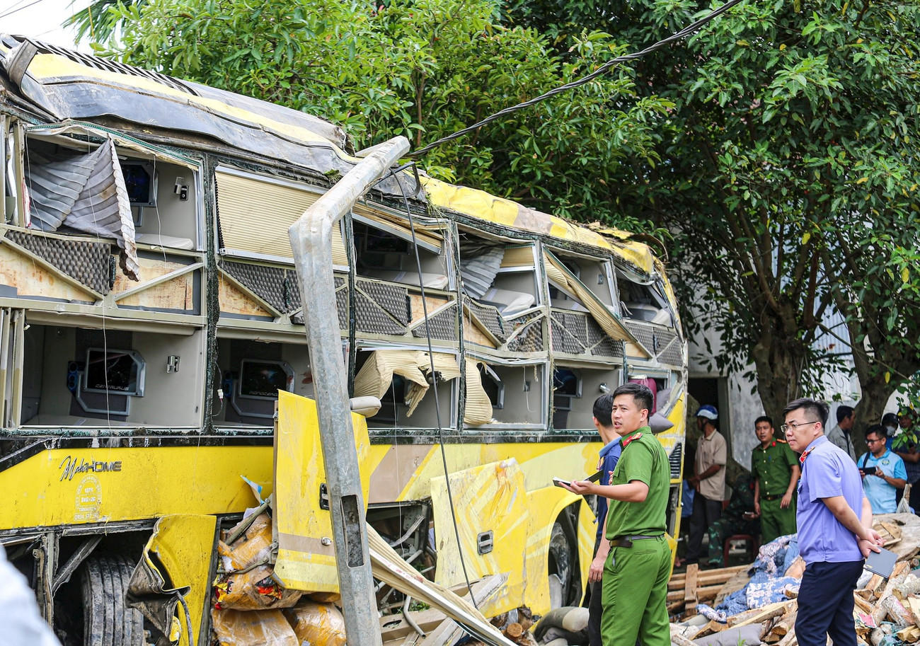 Nạn nhân vụ lật xe khách ở Hà Tĩnh: 'Mất bố rồi giờ mẹ cũng bỏ em đi'- Ảnh 4.