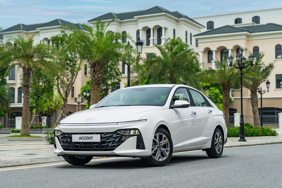 Ba mẫu sedan 'hot' nhất Việt Nam tiếp tục đua giảm giá- Ảnh 2.