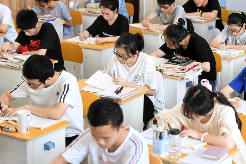 Nam sinh thi trượt đại học nhưng 30 năm sau bàng hoàng nhận thông báo: “Đã có bằng tốt nghiệp, đang làm lãnh đạo bệnh viện”- Ảnh 2.