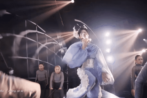 Em Xinh Say Hi có 1 bài hát hot “out trình”: Leo trending thần tốc, “all-kill” toàn bộ BXH nhạc số!- Ảnh 2. Em Xinh Say Hi có 1 bài hát hot “out trình”: Leo trending thần tốc, “all-kill” toàn bộ BXH nhạc số!- Ảnh 2.