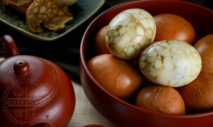 Vì sao nhiều người luộc trứng với trà?- Ảnh 1.