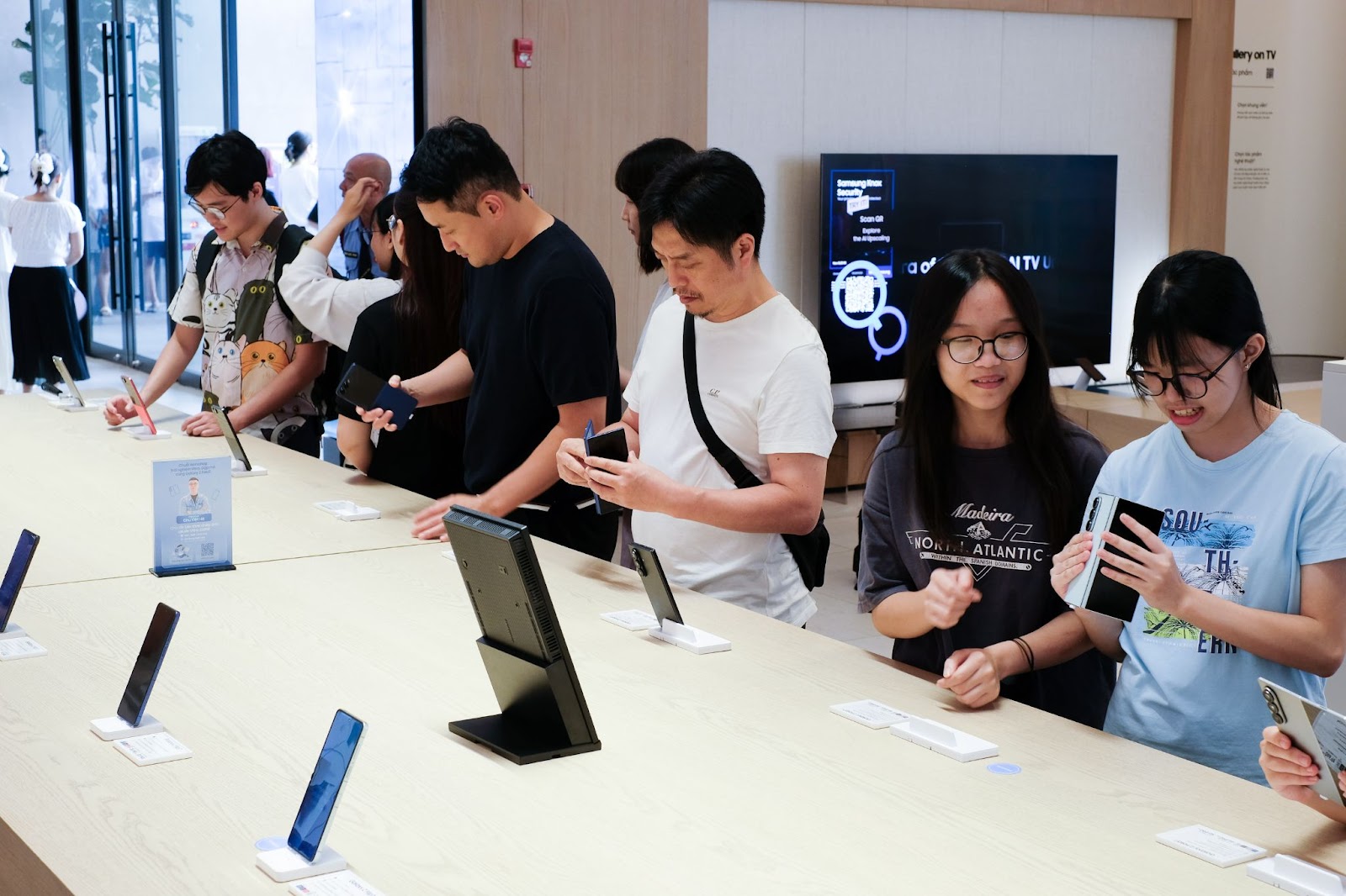 Galaxy Z Fold7 & Z Flip7 khiến người dùng lần đầu 'rời bỏ' điện thoại phẳng không hối tiếc- Ảnh 1. Galaxy Z Fold7 & Z Flip7 khiến người dùng lần đầu 'rời bỏ' điện thoại phẳng không hối tiếc- Ảnh 1.