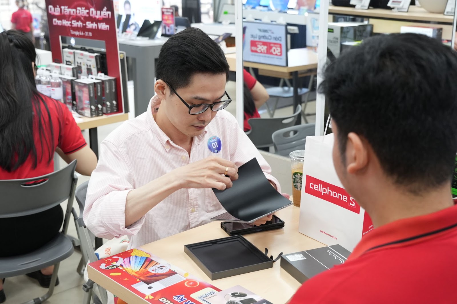 Galaxy Z Fold7 & Z Flip7 khiến người dùng lần đầu 'rời bỏ' điện thoại phẳng không hối tiếc- Ảnh 4. Galaxy Z Fold7 & Z Flip7 khiến người dùng lần đầu 'rời bỏ' điện thoại phẳng không hối tiếc- Ảnh 4.