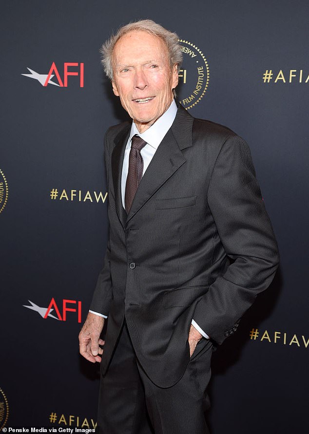 Một huyền thoại Hollywood 95 tuổi vẫn trẻ trung và tràn đầy năng lượng đáng kinh ngạc: Bí quyết không có gì đắt đỏ mà toàn thứ "miễn phí"- Ảnh 2.