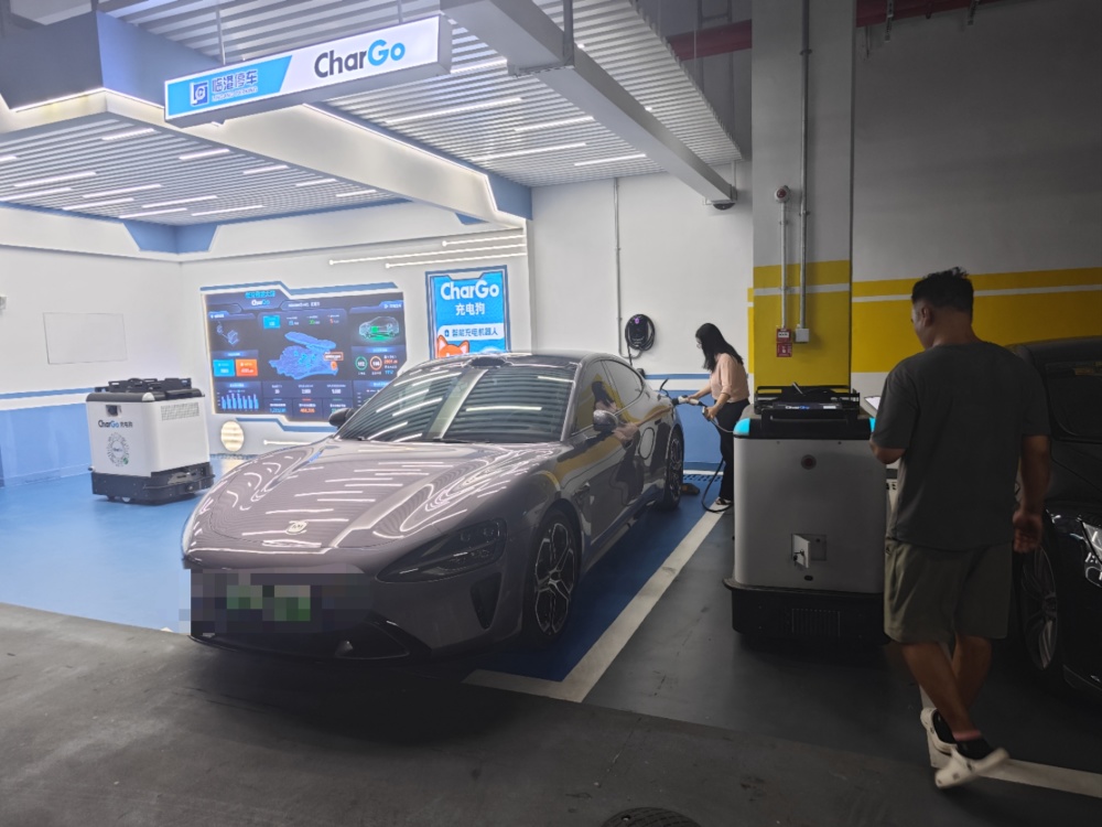 Xe điện nhiều, ít trạm sạc, lúc khẩn cấp phải làm sao: Trung Quốc xử lý bài toán khó bằng cách Xe điện nhiều, ít trạm sạc, lúc khẩn cấp phải làm sao: Trung Quốc xử lý bài toán khó bằng cách