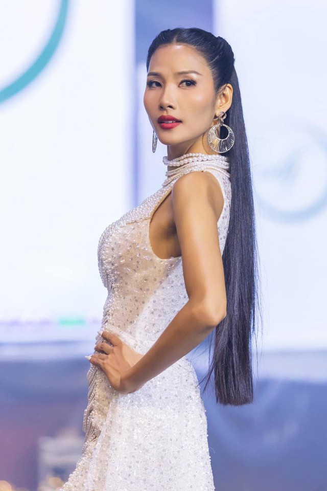 Bị mỉa mai ế show quảng cáo, Hoàng Thuỳ tuyên bố: Bị mỉa mai ế show quảng cáo, Hoàng Thuỳ tuyên bố: