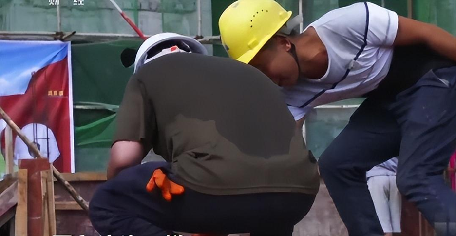 Doanh nhân nghìn tỷ tự tin đến công trường làm công nhân nhưng ngày đầu đã suýt bị đuổi việc: “Chưa thấy ai kém như anh”- Ảnh 3. Doanh nhân nghìn tỷ tự tin đến công trường làm công nhân nhưng ngày đầu đã suýt bị đuổi việc: “Chưa thấy ai kém như anh”- Ảnh 3.