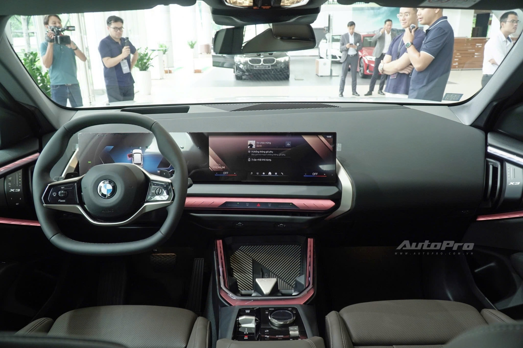 BMW X3 tăng giá hơn 300 triệu đồng nhưng vẫn rẻ hơn GLC 300, thêm cảnh báo điểm mù- Ảnh 3. BMW X3 tăng giá hơn 300 triệu đồng nhưng vẫn rẻ hơn GLC 300, thêm cảnh báo điểm mù- Ảnh 3.