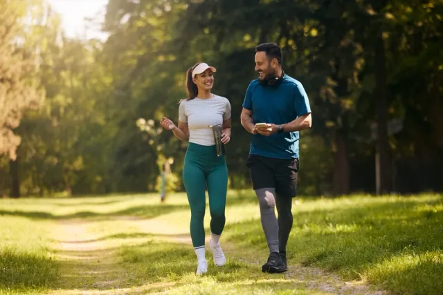 Sau tuổi 40, tôi không chạy bộ mà đi bộ theo 5 cách này: Mỡ bụng giảm hơn cả mong đợi- Ảnh 2. Sau tuổi 40, tôi không chạy bộ mà đi bộ theo 5 cách này: Mỡ bụng giảm hơn cả mong đợi- Ảnh 2.