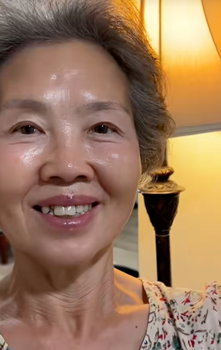 Quý cô người Hàn Quốc khoe làn da tuổi 66 của mẹ, bật mí bước chăm da bà làm mỗi ngày trong suốt 30 năm- Ảnh 12. Quý cô người Hàn Quốc khoe làn da tuổi 66 của mẹ, bật mí bước chăm da bà làm mỗi ngày trong suốt 30 năm- Ảnh 12.