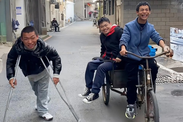 Cảm phục ba thanh niên bị bại não cùng nhau khởi nghiệp- Ảnh 1. Cảm phục ba thanh niên bị bại não cùng nhau khởi nghiệp- Ảnh 1.