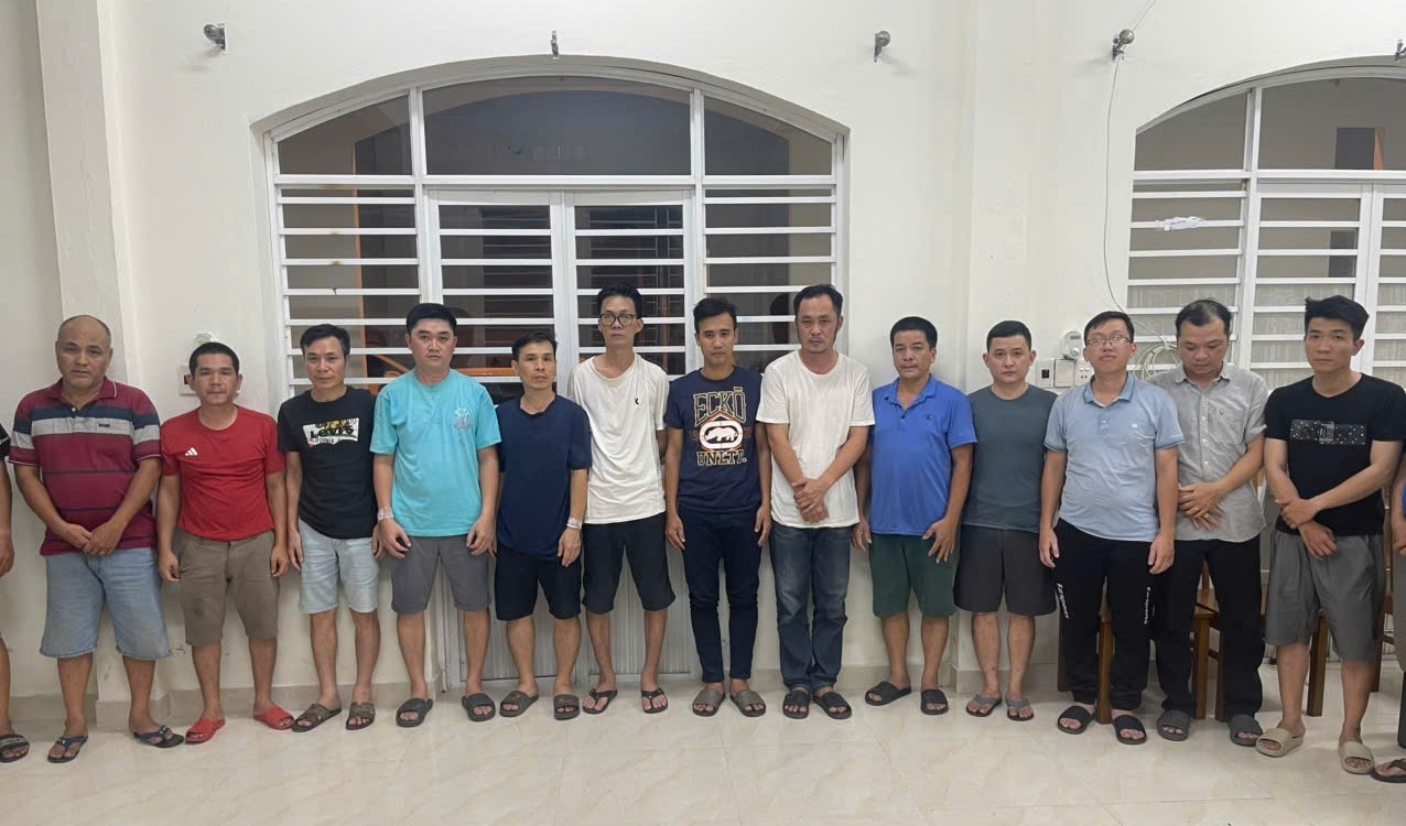Bắt thêm hàng chục đối tượng tham gia đường dây cá độ 350 tỷ đồng ở Đà Nẵng- Ảnh 2. Bắt thêm hàng chục đối tượng tham gia đường dây cá độ 350 tỷ đồng ở Đà Nẵng- Ảnh 2.