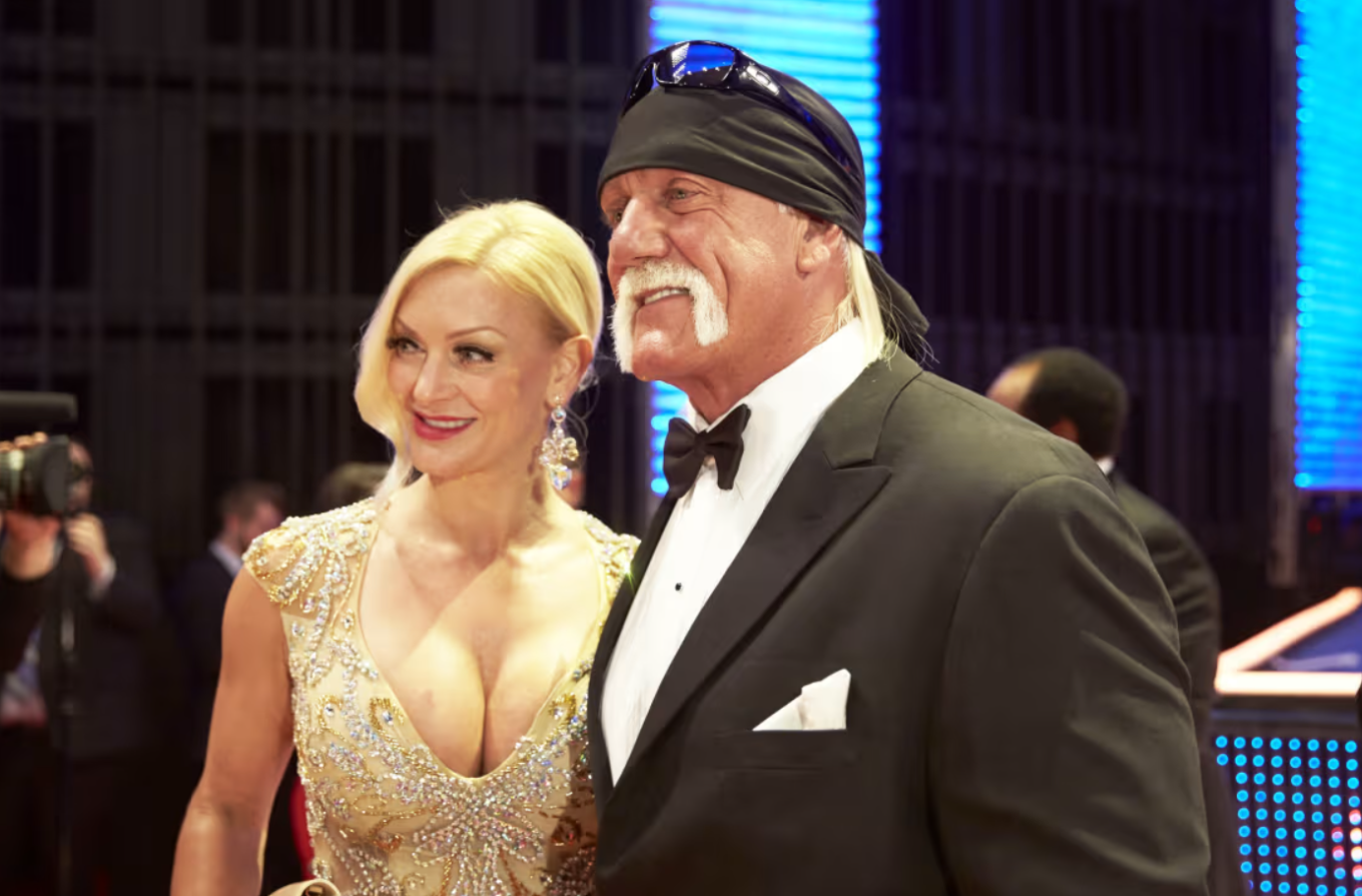 Huyền thoại HulkHogan qua đời để lại khối tài sản khủng, cuộc chiến thừa kế giữa vợ cũ, vợ mới và các con bùng nổ- Ảnh 2. Huyền thoại HulkHogan qua đời để lại khối tài sản khủng, cuộc chiến thừa kế giữa vợ cũ, vợ mới và các con bùng nổ- Ảnh 2.