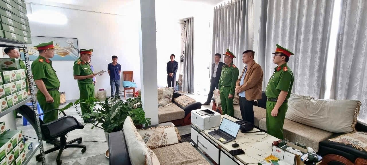 Giám đốc Công ty Nam Ban Silk và thuộc cấp bị cáo buộc lừa đảo hàng chục tỷ đồng- Ảnh 1.