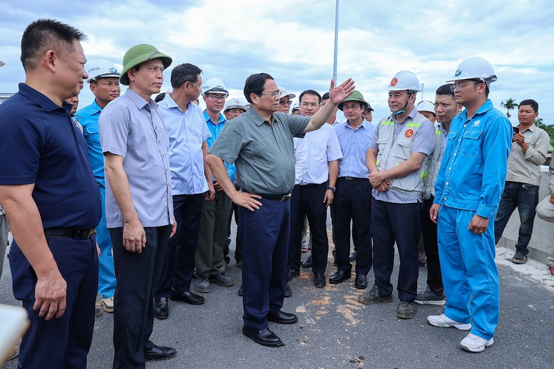 Thủ tướng đánh giá cao định hướng xây dựng hệ sinh thái hàng không ở Quảng Trị, yêu cầu hoàn thành giai đoạn 1 sân bay trước tháng 7/2026- Ảnh 1. Thủ tướng đánh giá cao định hướng xây dựng hệ sinh thái hàng không ở Quảng Trị, yêu cầu hoàn thành giai đoạn 1 sân bay trước tháng 7/2026- Ảnh 1.