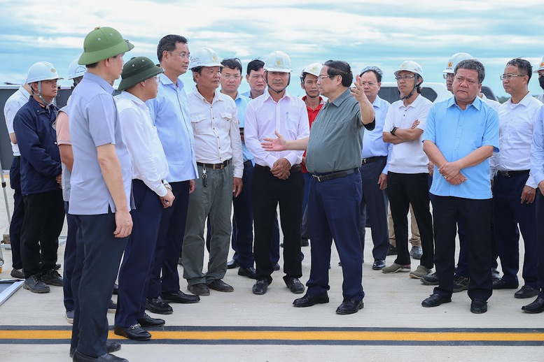 Thủ tướng đánh giá cao định hướng xây dựng hệ sinh thái hàng không ở Quảng Trị, yêu cầu hoàn thành giai đoạn 1 sân bay trước tháng 7/2026- Ảnh 2. Thủ tướng đánh giá cao định hướng xây dựng hệ sinh thái hàng không ở Quảng Trị, yêu cầu hoàn thành giai đoạn 1 sân bay trước tháng 7/2026- Ảnh 2.