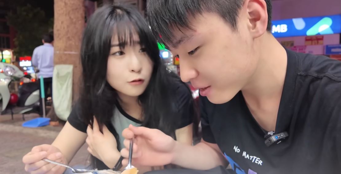 Khách Trung Quốc xuýt xoa trước một món vỉa hè ở Việt Nam, nói “mỗi lần có thể ăn 40 cái”- Ảnh 1. Khách Trung Quốc xuýt xoa trước một món vỉa hè ở Việt Nam, nói “mỗi lần có thể ăn 40 cái”- Ảnh 1.