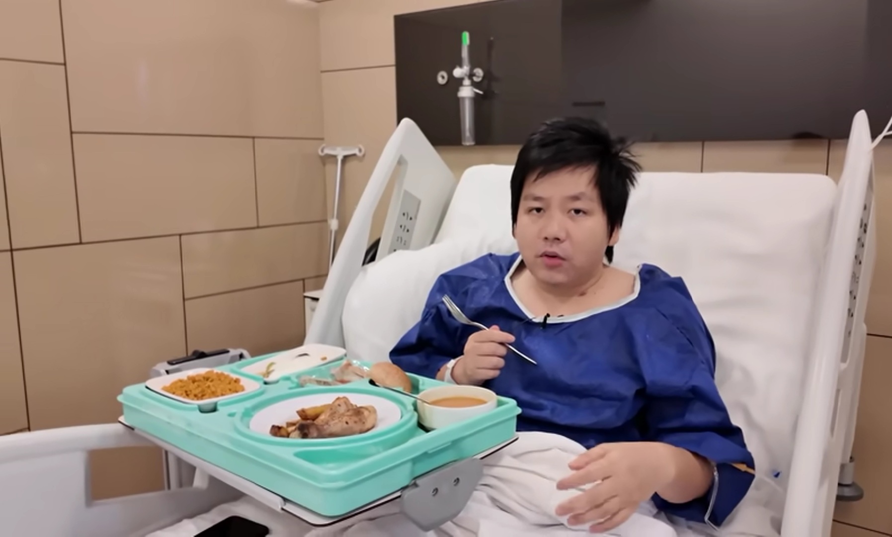 Khoa Pug chi gần 3 tỷ kéo dài chân lên 1m8: "Tôi không chọn Mỹ nữa"- Ảnh 1. Khoa Pug chi gần 3 tỷ kéo dài chân lên 1m8: "Tôi không chọn Mỹ nữa"- Ảnh 1.