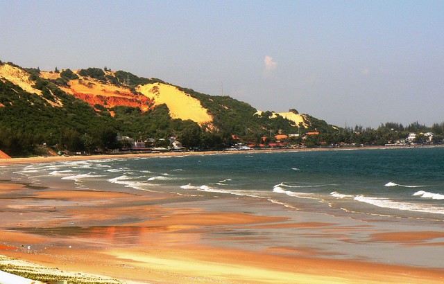 Bãi biển Việt Nam vừa được vinh danh "hàng đầu Đông Nam Á": Địa hình đặc biệt, rất ít khi có bão- Ảnh 2. Bãi biển Việt Nam vừa được vinh danh "hàng đầu Đông Nam Á": Địa hình đặc biệt, rất ít khi có bão- Ảnh 2.