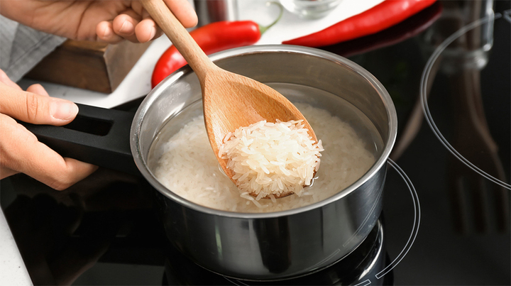 Nấu cơm bằng nước nóng hay nước lạnh ngon hơn?- Ảnh 1. Nấu cơm bằng nước nóng hay nước lạnh ngon hơn?- Ảnh 1.