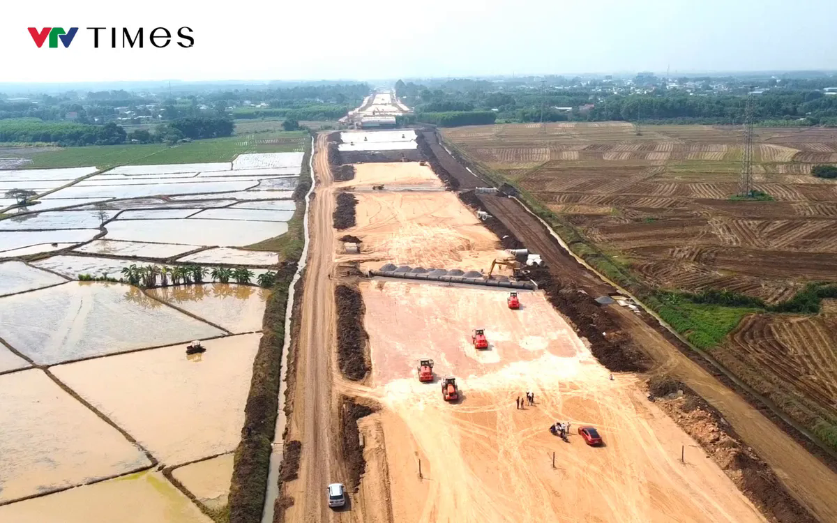 Các phương tiện đang thi công tại một gói thầu cao tốc Biên Hoà - Vũng Tàu qua tỉnh Đồng Nai. Ảnh Tư liệu. Các phương tiện đang thi công tại một gói thầu cao tốc Biên Hoà - Vũng Tàu qua tỉnh Đồng Nai. Ảnh Tư liệu.
