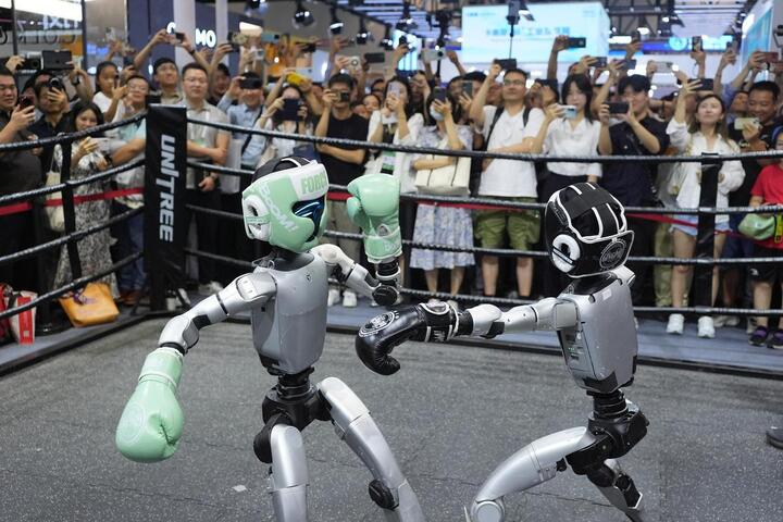 Công nghệ 27/7: Robot ‘đổ bộ’ Thượng Hải, màn trình diễn lớn chưa từng có- Ảnh 1. Công nghệ 27/7: Robot ‘đổ bộ’ Thượng Hải, màn trình diễn lớn chưa từng có- Ảnh 1.