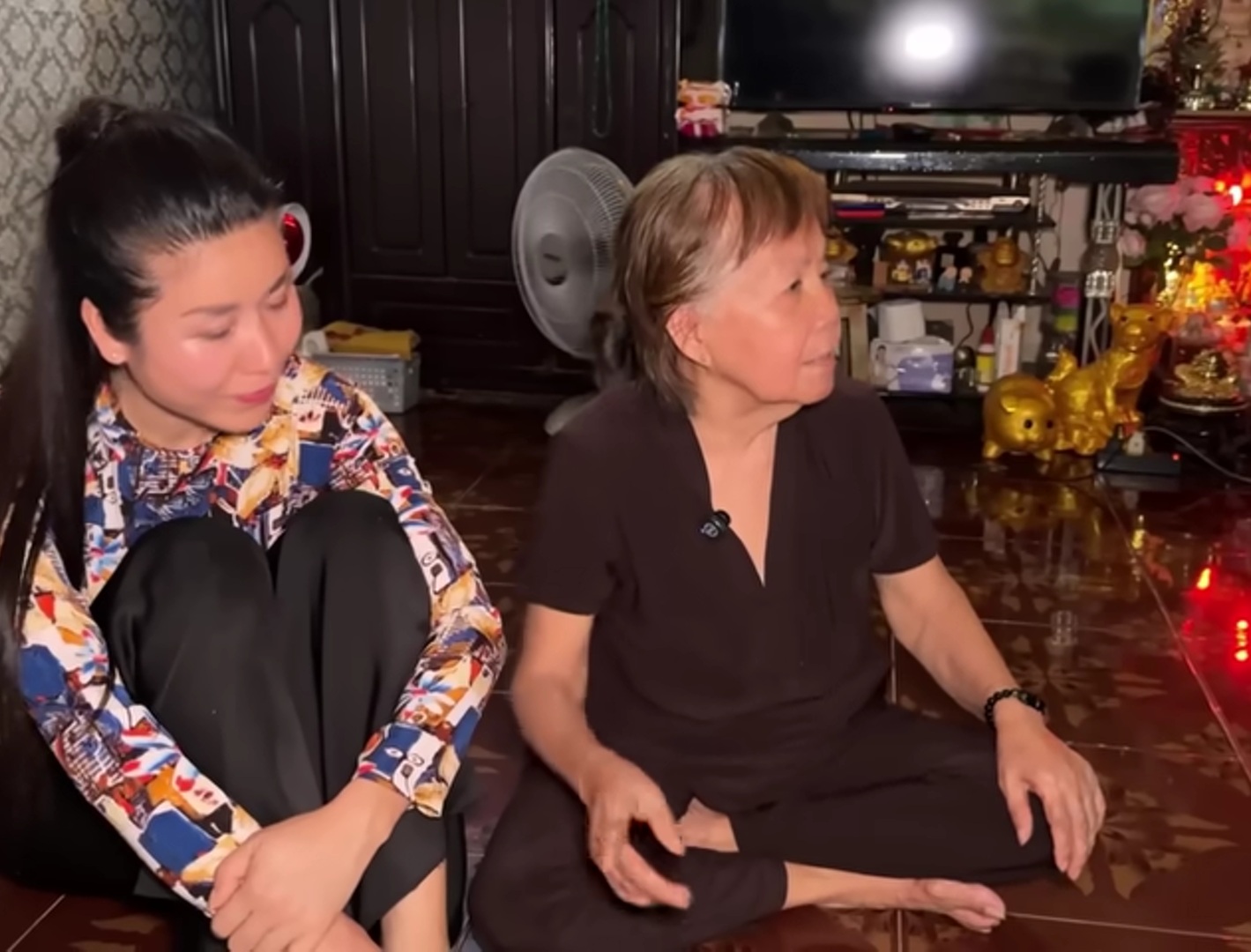 Bạn thân tiếc cho NSND Thanh Kim Huệ: "Thừa tiền mua nhà mặt tiền nhưng lại đi mua nhà trong hẻm"- Ảnh 1. Bạn thân tiếc cho NSND Thanh Kim Huệ: "Thừa tiền mua nhà mặt tiền nhưng lại đi mua nhà trong hẻm"- Ảnh 1.