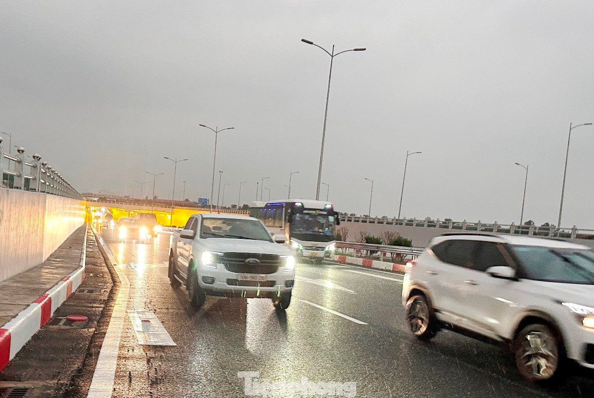 Hình ảnh xe qua nút giao ngầm trên cao tốc Cầu Giẽ - Ninh Bình vừa vận hành- Ảnh 3. Hình ảnh xe qua nút giao ngầm trên cao tốc Cầu Giẽ - Ninh Bình vừa vận hành- Ảnh 3.
