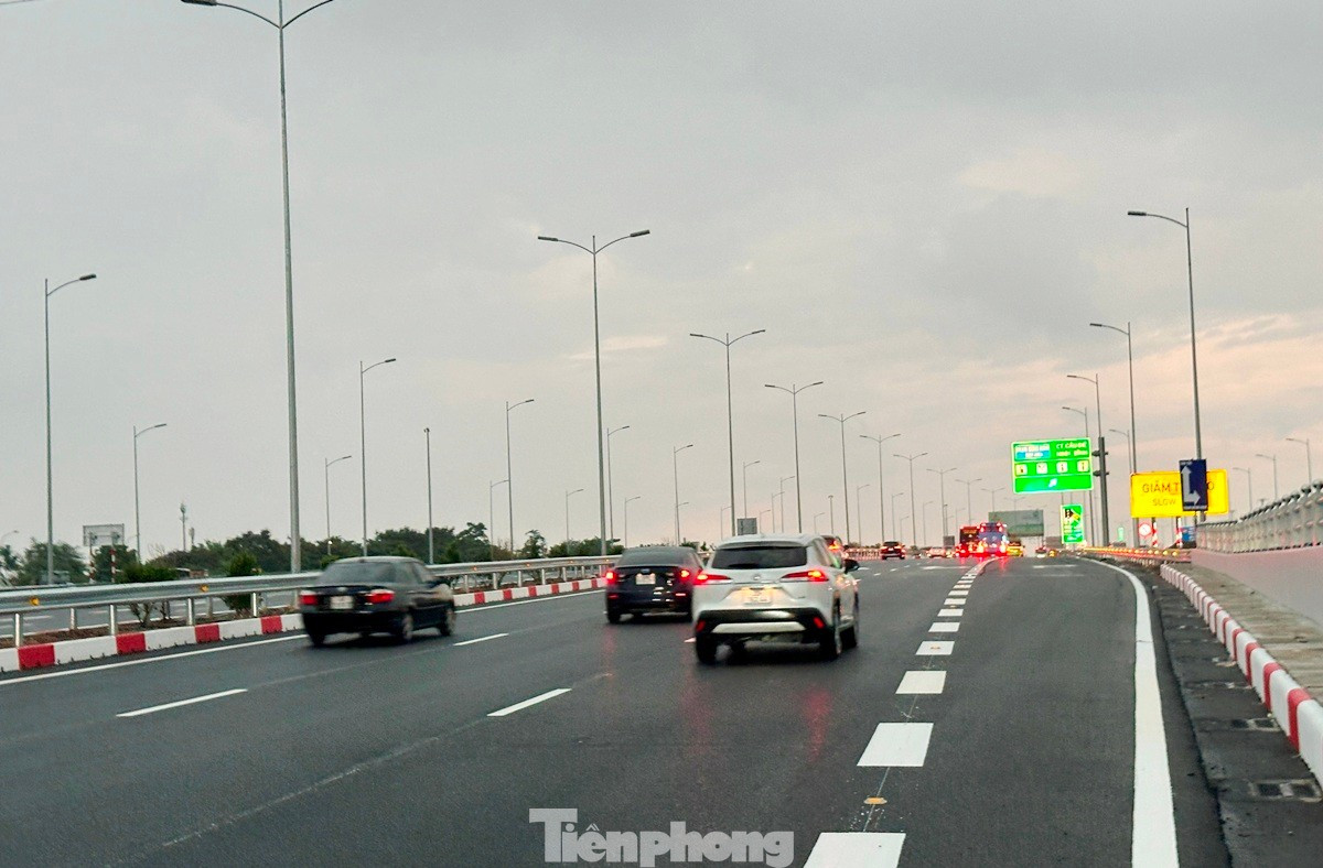 Hình ảnh xe qua nút giao ngầm trên cao tốc Cầu Giẽ - Ninh Bình vừa vận hành- Ảnh 6. Hình ảnh xe qua nút giao ngầm trên cao tốc Cầu Giẽ - Ninh Bình vừa vận hành- Ảnh 6.