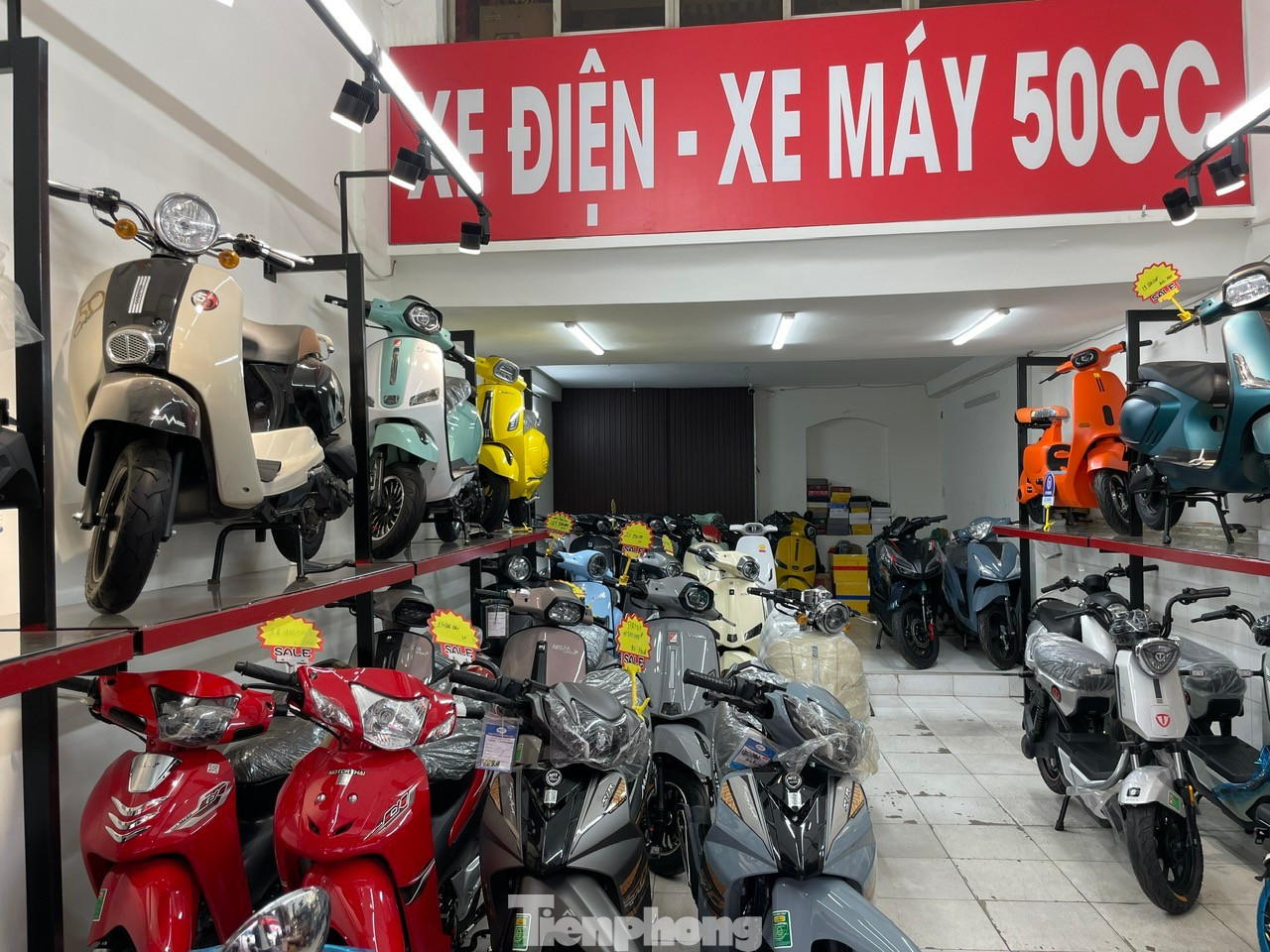 Chuyển 400.000 xe xăng sang xe điện: TPHCM tung loạt chính sách hỗ trợ ‘chưa từng có’- Ảnh 3. Chuyển 400.000 xe xăng sang xe điện: TPHCM tung loạt chính sách hỗ trợ ‘chưa từng có’- Ảnh 3.
