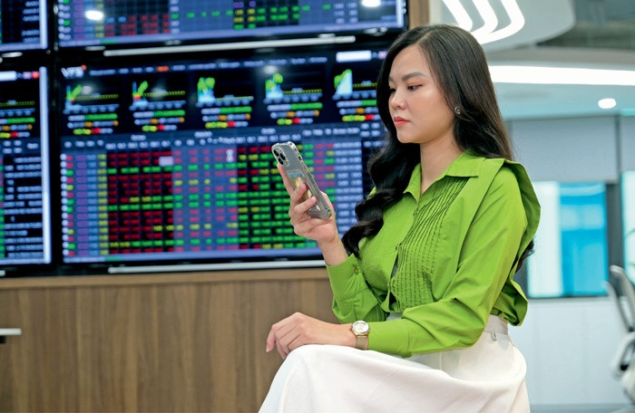 VN-Index lập đỉnh lịch sử: Thị trường tiếp đà tăng hay đến lúc điều chỉnh?- Ảnh 1. VN-Index lập đỉnh lịch sử: Thị trường tiếp đà tăng hay đến lúc điều chỉnh?- Ảnh 1.