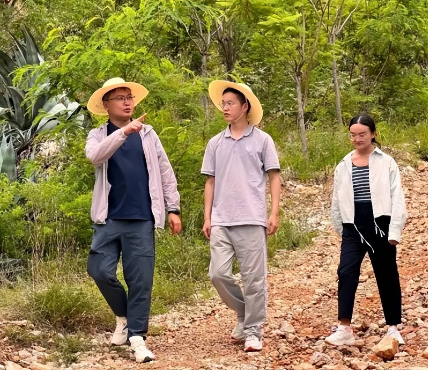 Nam sinh đỗ trường ĐH đỉnh nhất cả nước nhưng vẫn bị coi thường chỉ vì một công việc làm trước đó: 4 năm sau ai cũng sáng mắt!- Ảnh 5. Nam sinh đỗ trường ĐH đỉnh nhất cả nước nhưng vẫn bị coi thường chỉ vì một công việc làm trước đó: 4 năm sau ai cũng sáng mắt!- Ảnh 5.